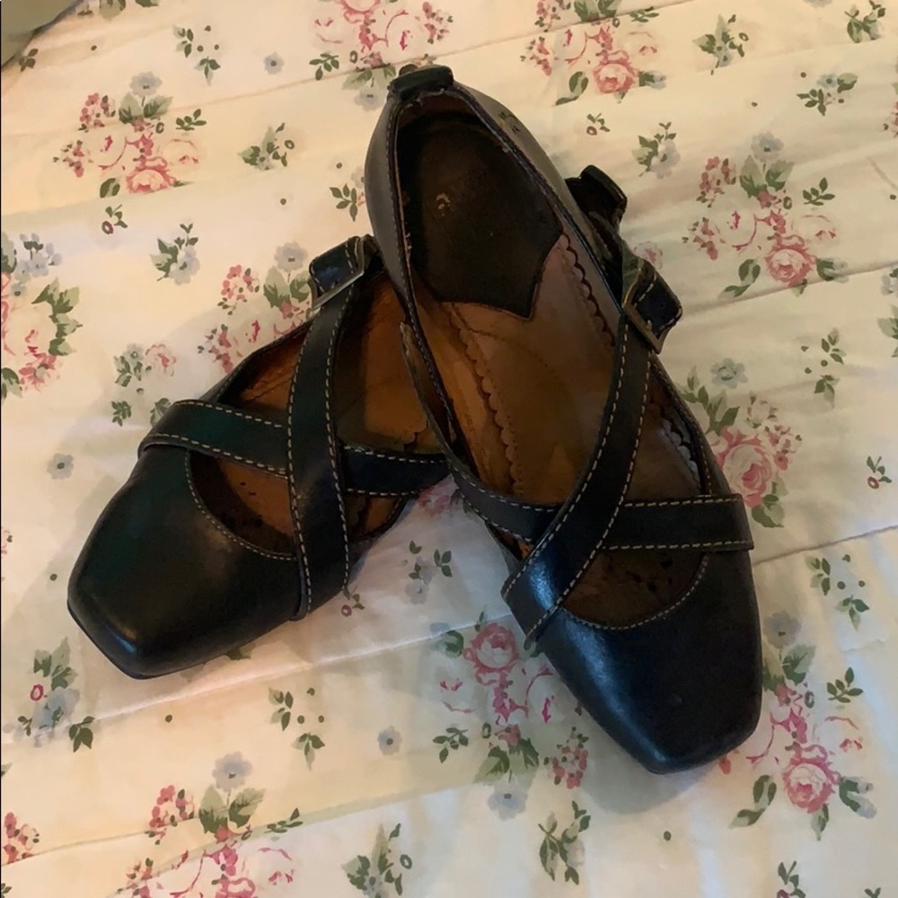 GUC Frye Ballet Flats